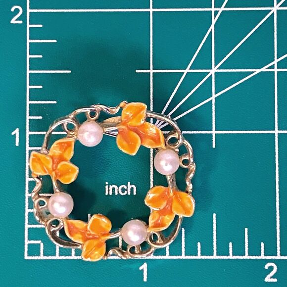 Gerry's Wreath Brooch Enamel Orange Ivy Petals With Pearleque Beads - Picture 7 of 7
